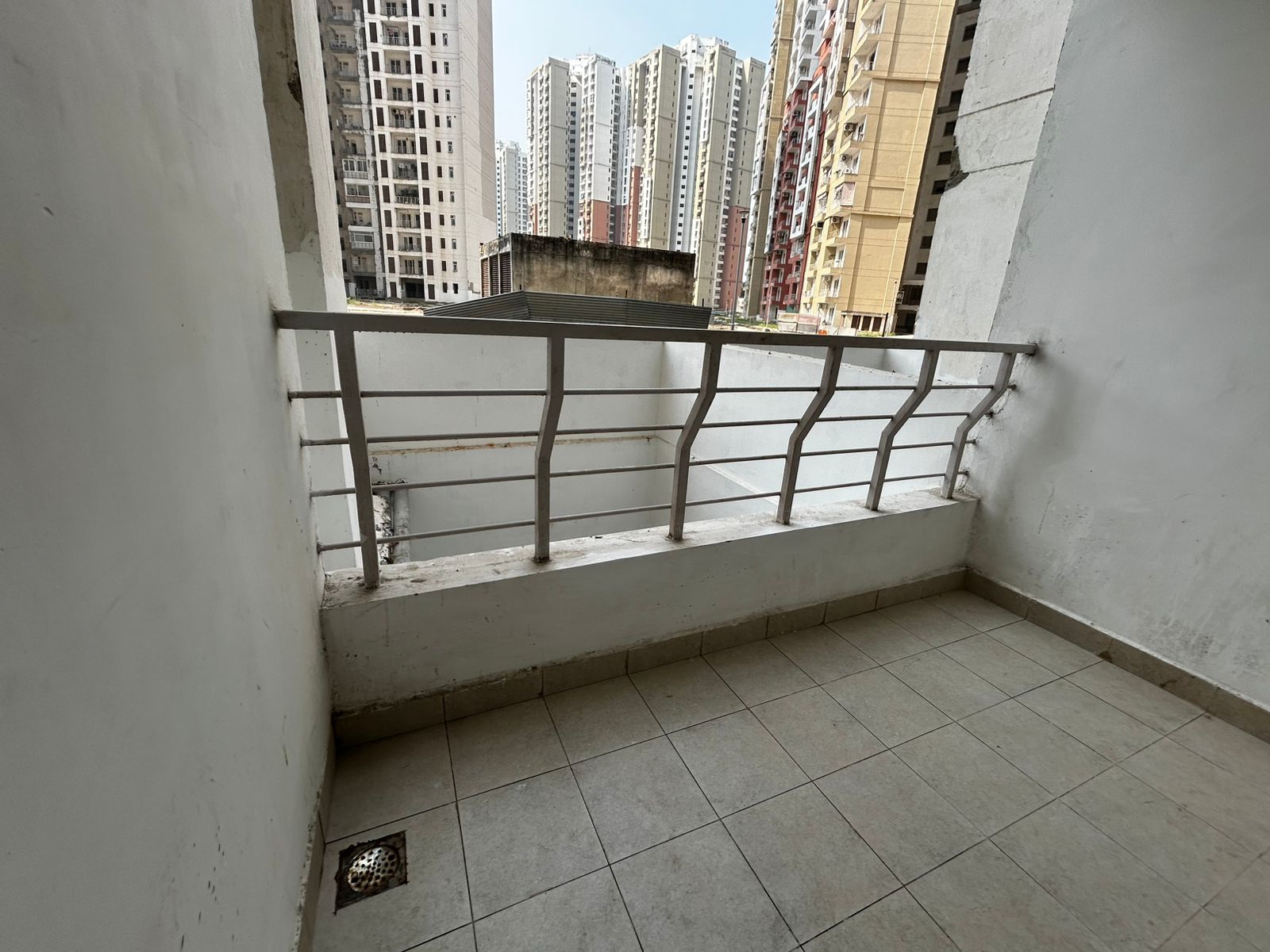 3 BHK Flat at Amrapali Heartbeat - Image 9