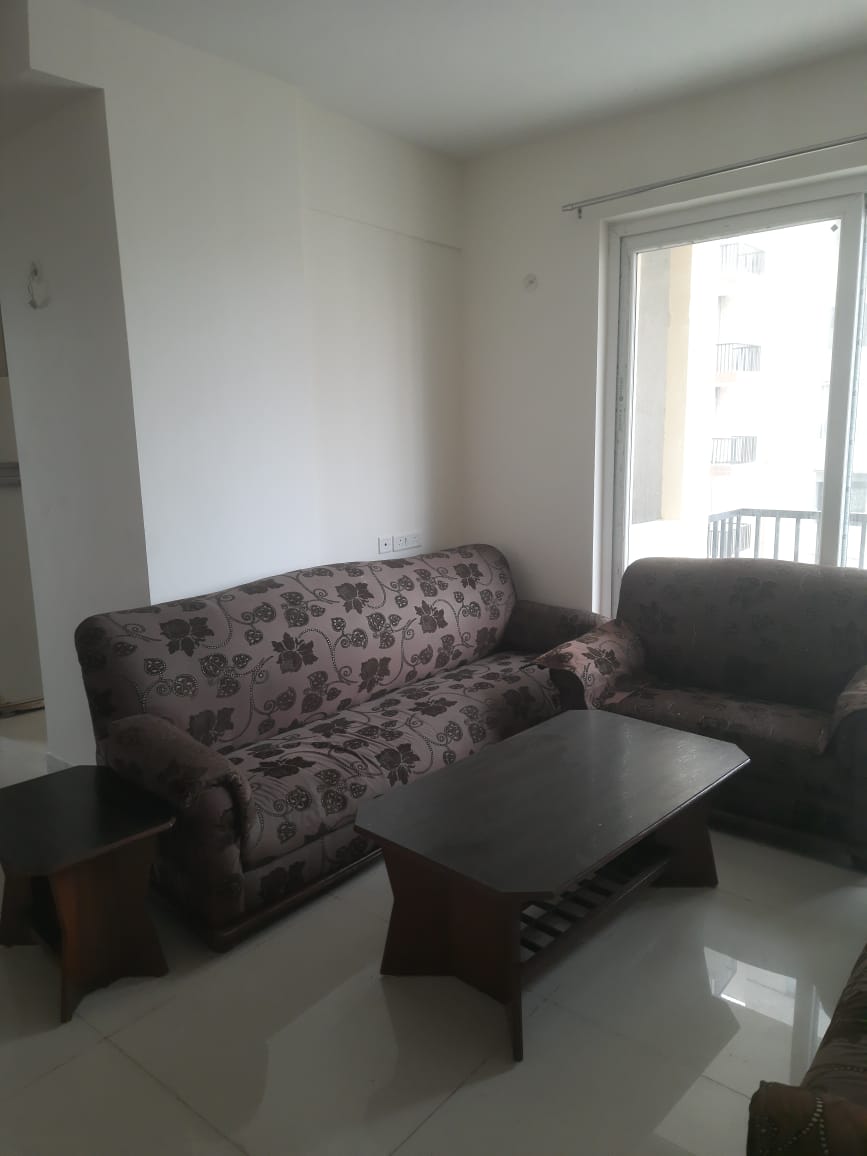 3 BHK Fully Furnished Flat at Amrapali Heartbeat - Image 6