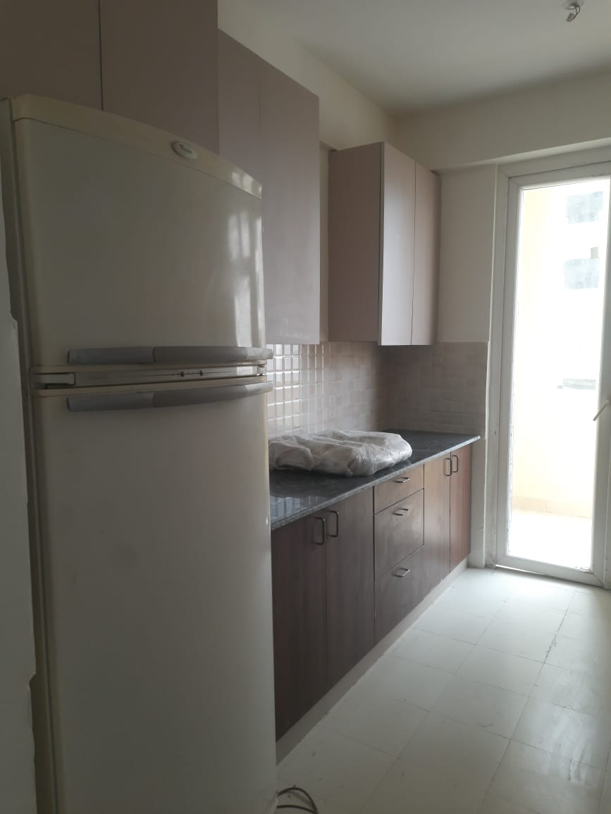 3 BHK Fully Furnished Flat at Amrapali Heartbeat - Image 4