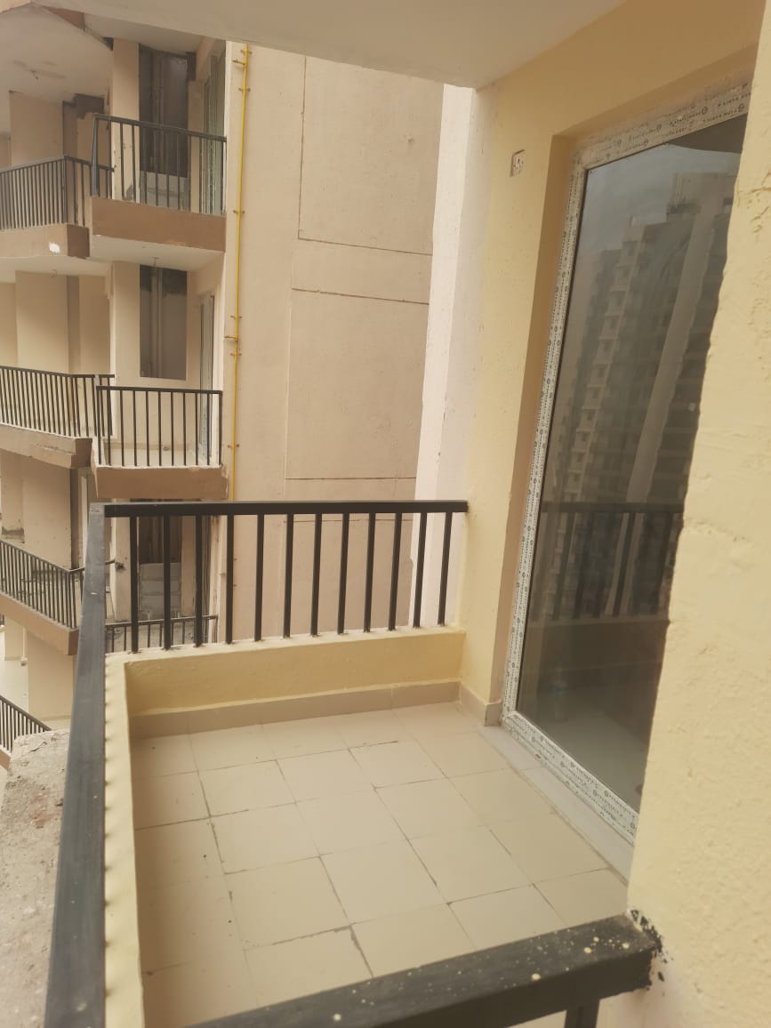 3 BHK Fully Furnished Flat at Amrapali Heartbeat - Image 3