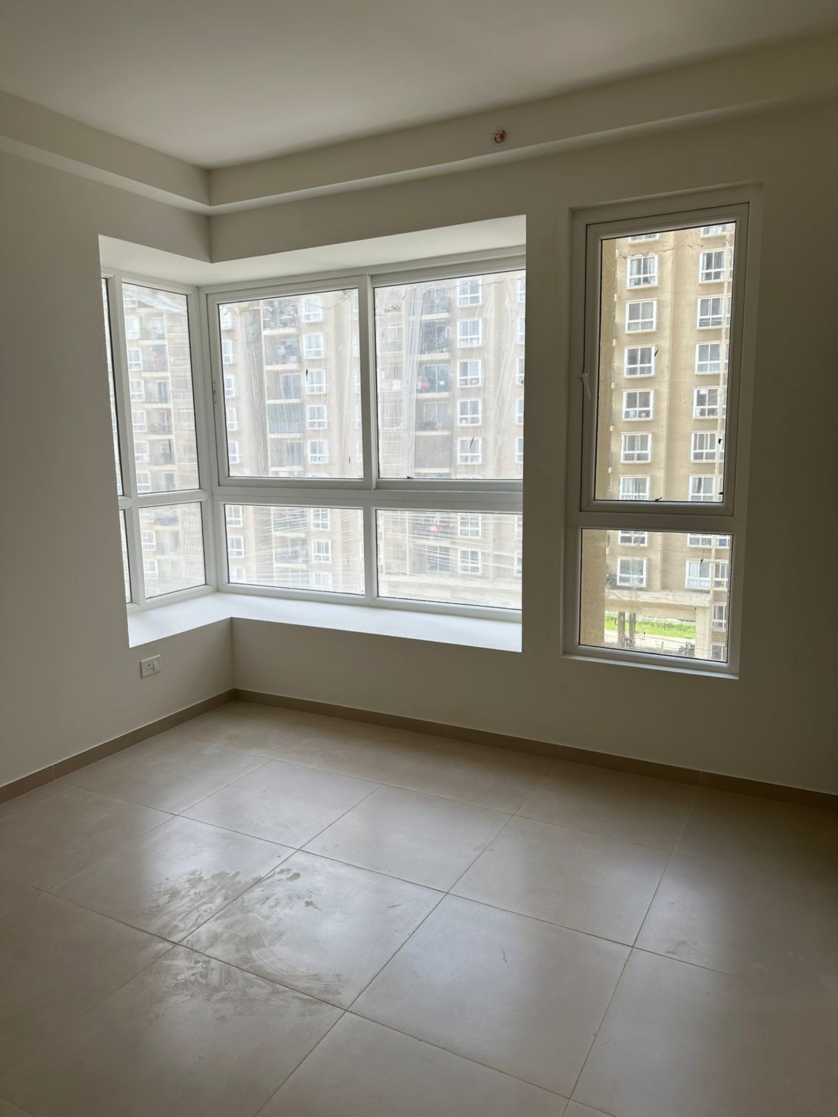 Nikoo 4 , 3.5 BHK Available for Sale - Image 3