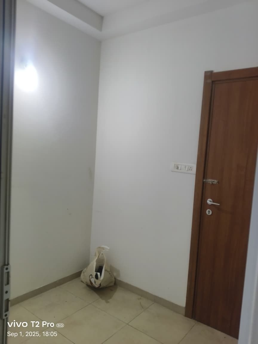 Bhartiya City nikoo 1, 3.5 BHK is Available for Sale - Image 2