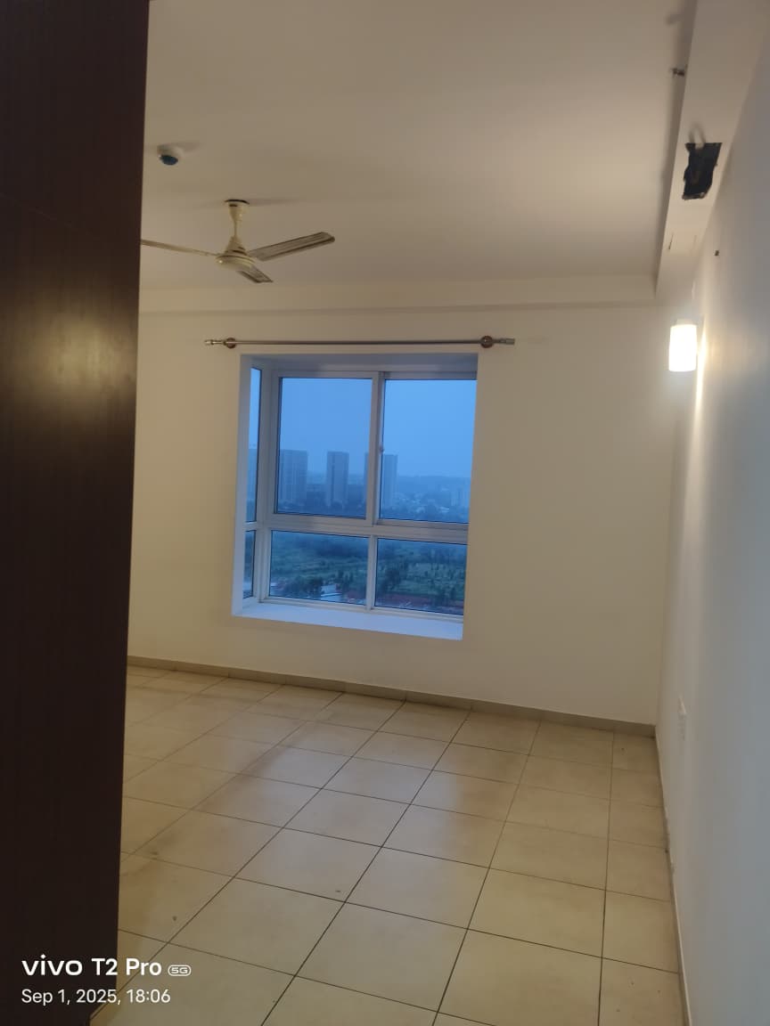 Bhartiya City nikoo 1, 3.5 BHK is Available for Sale - Image 4
