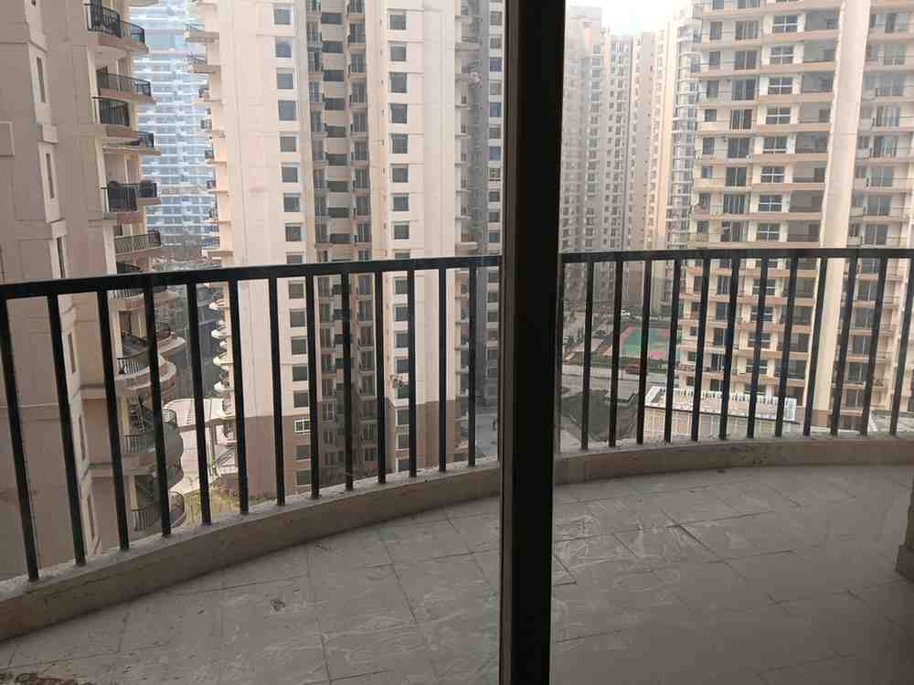 3Bhk Flat at Amrapali heartbeat city - Image 5