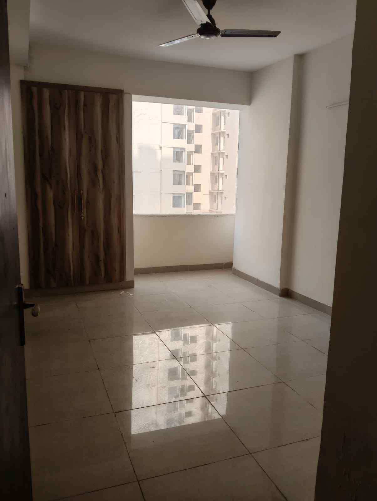 3Bhk Flat at Amrapali heartbeat city - Image 8