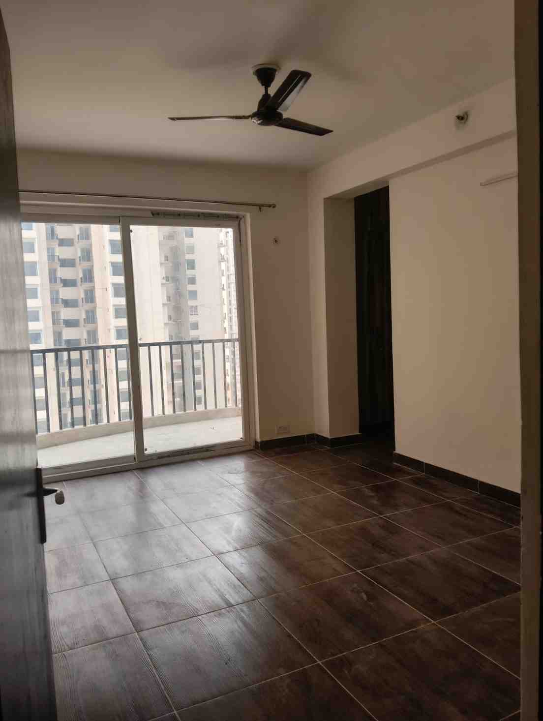 3Bhk Flat at Amrapali heartbeat city - Image 9