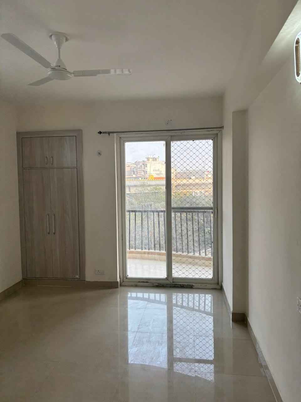 3bhk Flat at amrapali heartbeat city - Image 11