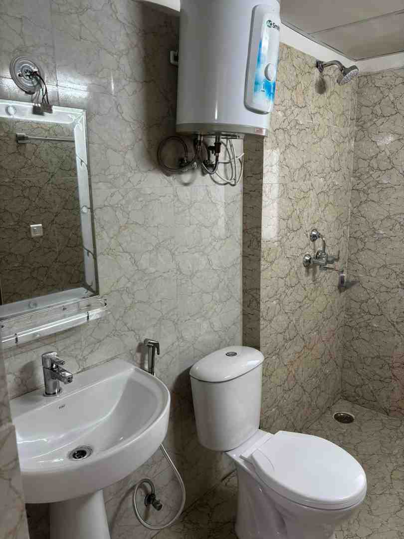 3bhk Flat at amrapali heartbeat city - Image 5